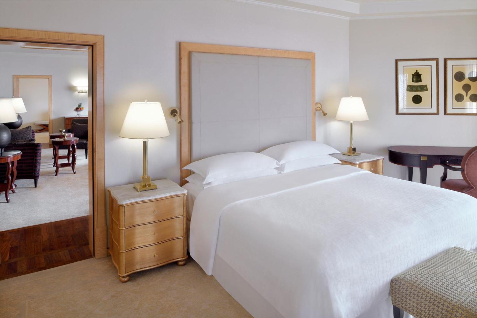 Sheraton Dammam Hotel & Convention Centre Εξωτερικό φωτογραφία A bedroom at the Four Seasons Hotel