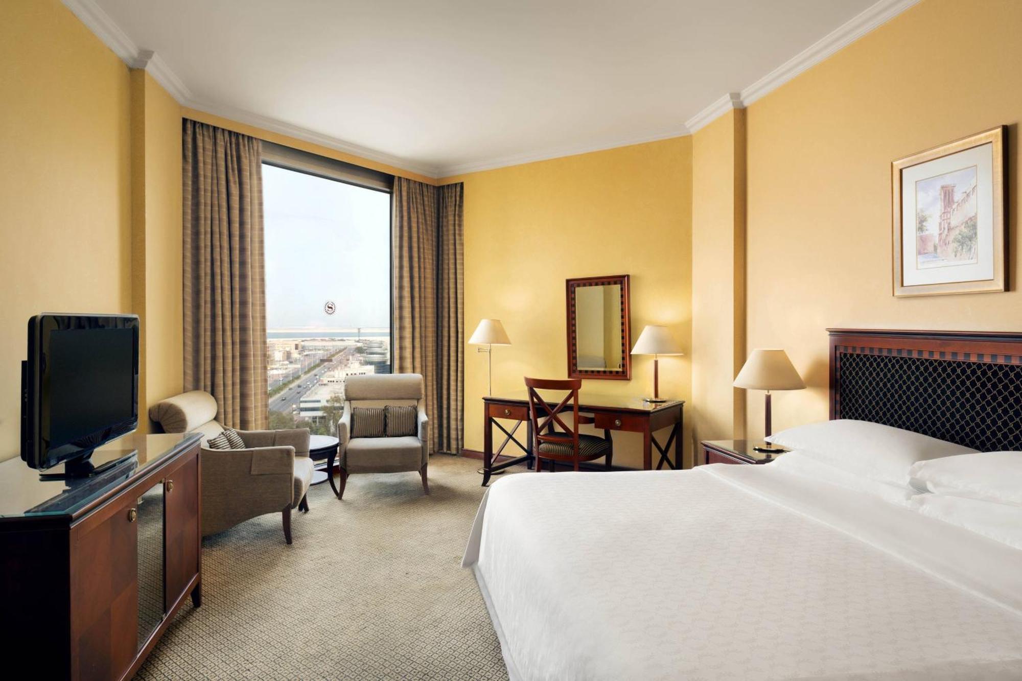 Sheraton Dammam Hotel & Convention Centre Εξωτερικό φωτογραφία A guest room at the Hilton Athens