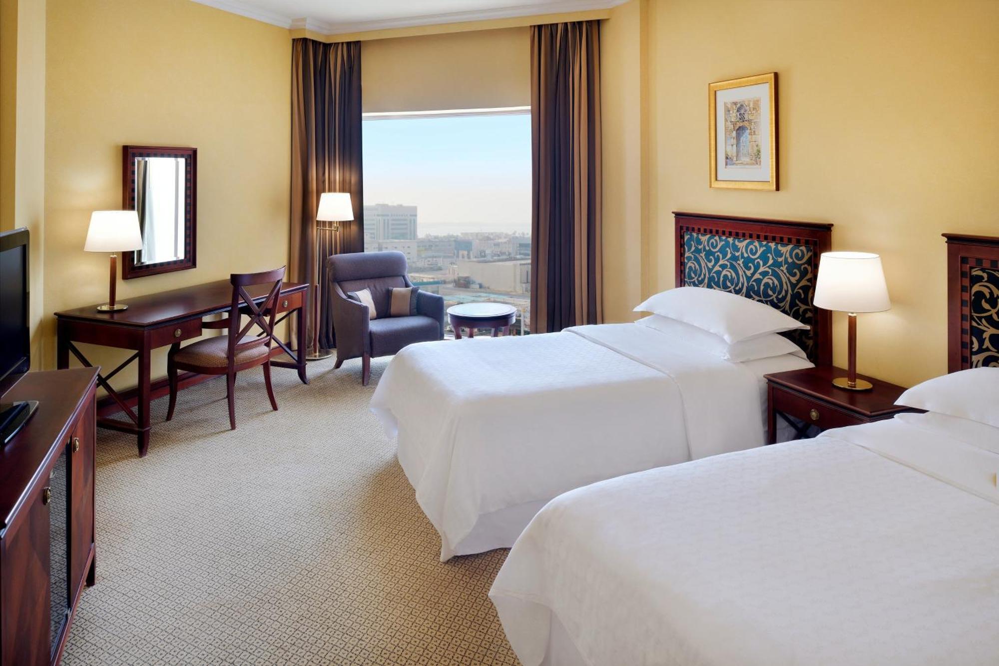 Sheraton Dammam Hotel & Convention Centre Εξωτερικό φωτογραφία A guest room at the Sheraton Riyadh Hotel