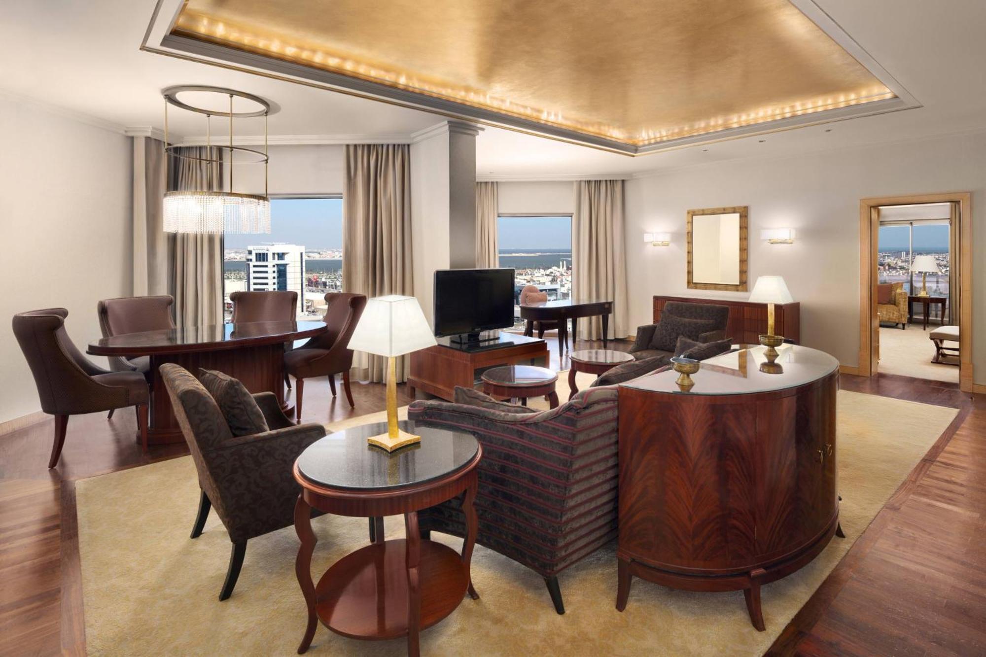 Sheraton Dammam Hotel & Convention Centre Εξωτερικό φωτογραφία A suite at the hotel