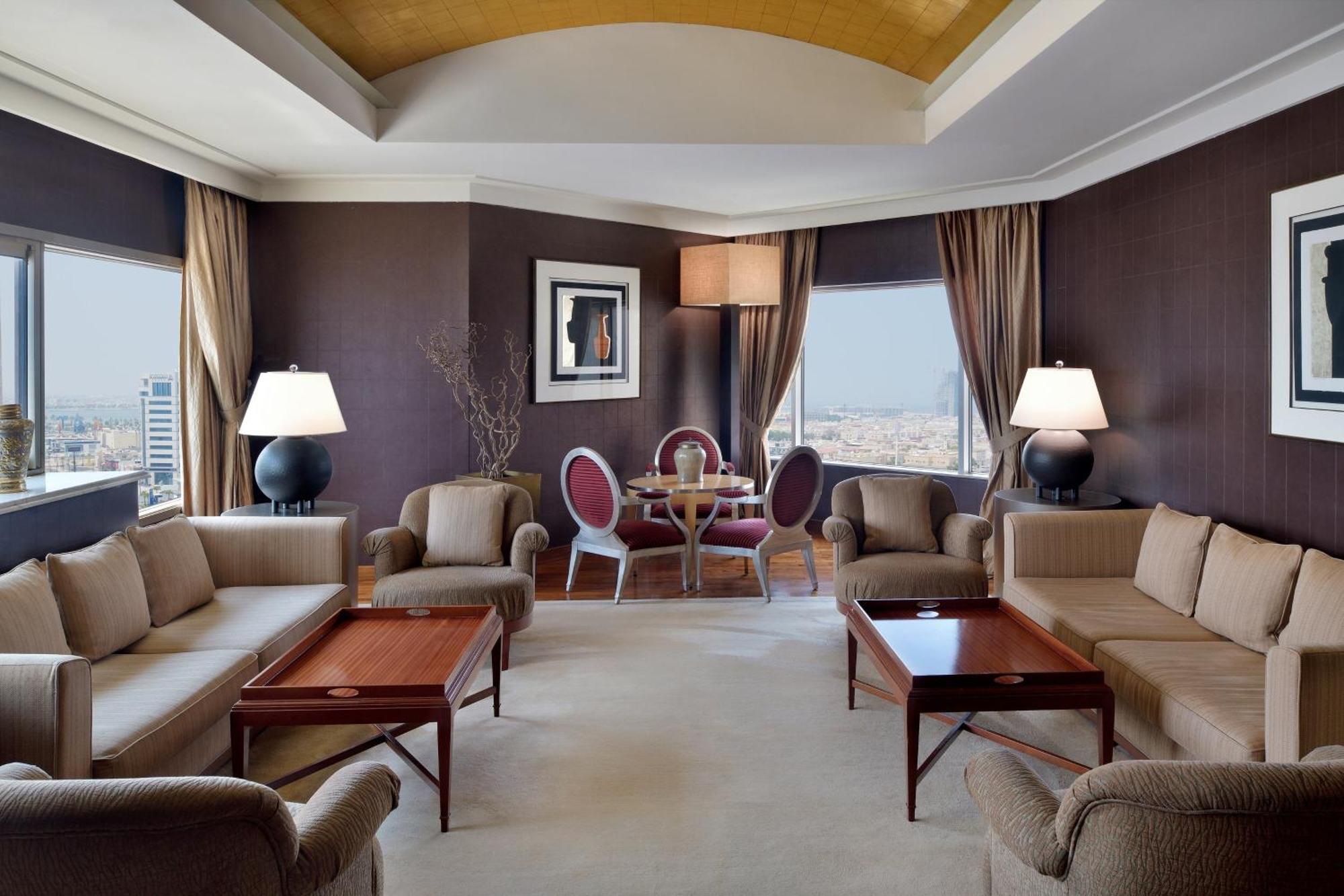 Sheraton Dammam Hotel & Convention Centre Εξωτερικό φωτογραφία The interior of a suite at the Four Seasons Hotel, Cairo